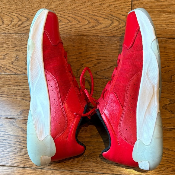 Nike Air Jordan 11 Mids Red size 11 like new - Picture 3 of 16